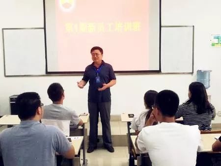 十一顆新星啟航，入廠教育筑牢職業(yè)發(fā)展基石